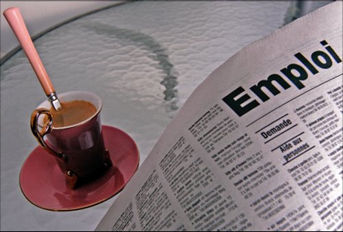 ''Les emplois en agence traditionnelle deviennent plus compliqués du fait de la concurrence d'internet. Le passage d'une partie de la clientèle vers les transactions en ligne impacte également les postes de vendeurs...'' ''Les emplois en agence traditionnelle deviennent plus compliqués du fait de la concurrence d'internet. Le passage d'une partie de la clientèle vers les transactions en ligne impacte également les postes de vendeurs...''