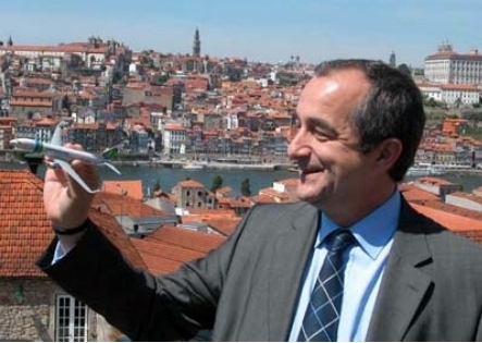 ''Notre arrivée à Marseille est aussi un clin d’œil en direction de Ryanair qui menace de fermer sa base marseillaise. S’ils partent, nous, nous arrivons.  Bien sûr, nous ne ferons pas de vols en zone métropolitaine mais les vols loisirs, c’est ''Notre arrivée à Marseille est aussi un clin d’œil en direction de Ryanair qui menace de fermer sa base marseillaise. S’ils partent, nous, nous arrivons.  Bien sûr, nous ne ferons pas de vols en zone métropolitaine mais les vols loisirs, c’est