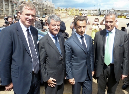 Au côtés du Président de la République, de gauche à droite, Pierfrancesco Vago, président de MSC Croisières, Gianluigi Aponte président du groupe MSC (Mediterranean Shipping Company) et Jacques  Hardelay directeur général de STX France.