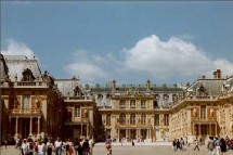 La reprise du tourisme d’affaires associée au tourisme de loisirs et aux nombreux évènementiels (défilés de Prêt à Porter, Prix de l’Arc de Triomphe, Salon du deux roues, etc…), s’est avérée efficace tout au long du mois de septembre.