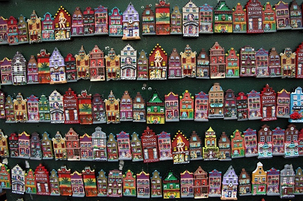 Vers la fin des magnets et autres souvenirs en plastique à Amsterdam ? Les vendeurs vont avoir la vie dure - Crédit photo : libre pour usage commercial, PublicDomainPictures Vers la fin des magnets et autres souvenirs en plastique à Amsterdam ? Les vendeurs vont avoir la vie dure - Crédit photo : libre pour usage commercial, PublicDomainPictures