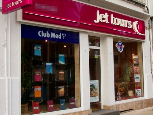 Posons-nous la question : que peut apporter une agence à un client qui veut acheter un hôtel-club qu‘il soit Thomas Cook, Jet tours ou Jumbo ?