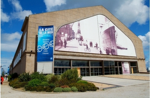 La Cité de la Mer se visite toute l’année, période de fermeture en janvier mise à part. 60% des visiteurs sont accueillis hors de la période juillet/août. La Cité de la Mer se visite toute l’année, période de fermeture en janvier mise à part. 60% des visiteurs sont accueillis hors de la période juillet/août.