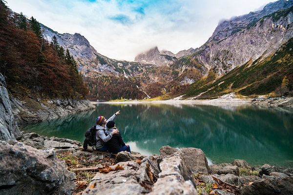 Pour 61% des sondés la montagne permet d'éviter les hordes de touristes bruyants - crédit photo : Pixabay, libre pour usage commercial