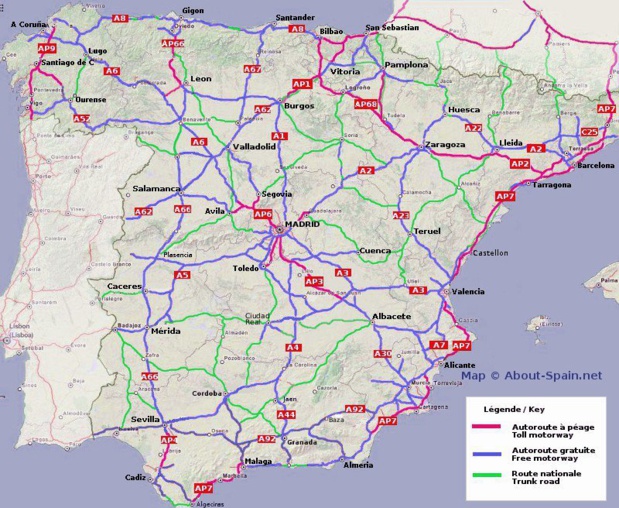 Les autoroutes gratuites sont /en bleu, Les autoroutes à péage sont en rouge. Les principales routes nationales (bonnes routes bien entretenues) sont en vert /crédit carte site about-spain.net/