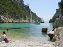 On connaissait les calanques marseillaises, il y a maintenant les pistes de ski et la neige...Faut oser. Les compagnies aériennes n'hésitent pas. On connaissait les calanques marseillaises, il y a maintenant les pistes de ski et la neige...Faut oser. Les compagnies aériennes n'hésitent pas.