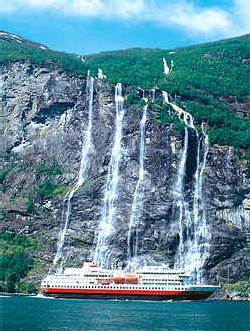 Hurtigruten : « routes rapides » et réussite Express Hurtigruten : « routes rapides » et réussite Express