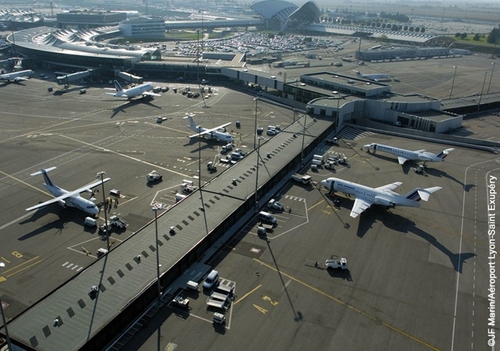 Les premiers aéroports pouvant faire l'objet d'une ouverture du capital au secteur privé sont Nice Côte d’Azur (première plate-forme de province) avec 10 millions de passagers et 50 compagnies aériennes,  Lyon-Saint-Exupéry, Toulouse-Blagnac ou Bo