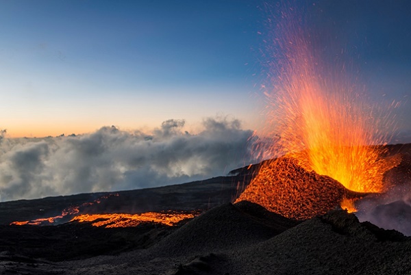 La Réunion : entrée en éruption du Piton de La Fournaise