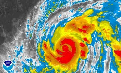 Wilma se déplaçait sur une ligne courbe et devrait s'engager aujourd'hui dans le passage étroit entre Cuba et le Mexique, à quelques kilomètres de Cancun et Cozumel.