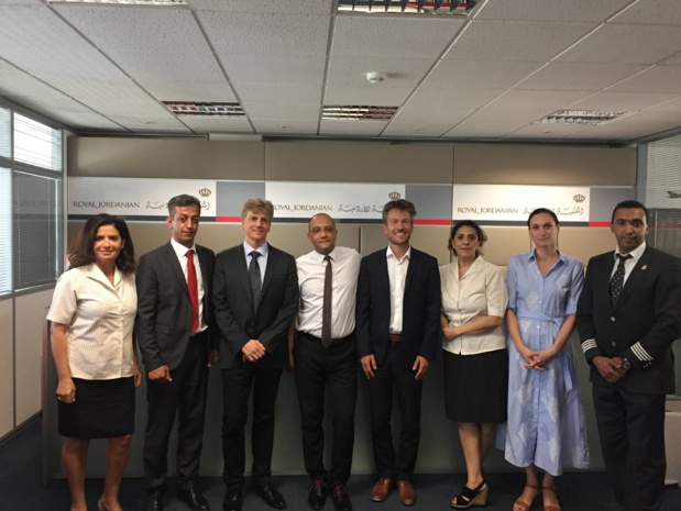 Les équipes françaises de Royal Jordanian, dans leurs locaux parisiens, réunies avec les responsables du programme TGV Air © PG TM Les équipes françaises de Royal Jordanian, dans leurs locaux parisiens, réunies avec les responsables du programme TGV Air © PG TM