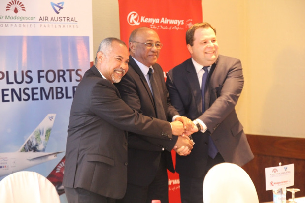 Frédéric Dufour, secrétaire général d'Air Austral, Besoa Razafimaharo, d’Air Madagascar et Sebastian Mikosz, PDG de Kenya Airways ont acté les grandes lignes de ce partenariat tripartite- DR : Air Austral
