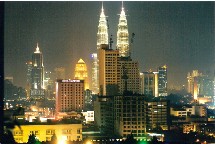 La Malaisie et ses 25,6 millions d’habitants accueillent de plus en plus de touristes français (Kuala Lumpur de nuit).