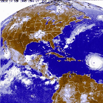 A 21h00 GMT soit 17h00 LT, le centre de la tempête était localisé à environ 220 km au sud-sud-est de Saint Domingue, en République Dominicaine, avec des vents soufflant à 65 km/h, a précisé le Centre de Miami.