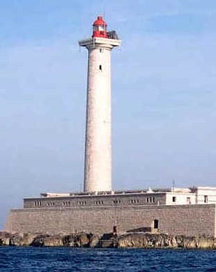 C'est l'ingénieur Garella qui a construit le phare sur l'île du Planier en 1823, aujourd'hui menacé de fermeture administrative