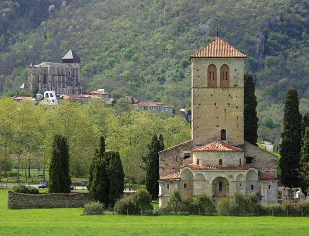 A Saint-Bertrand-de-Comminges, on aborde le village éperon et sa célèbre cathédrale Sainte-Marie par l’inévitable basilique romane Saint-Just-de-Valcabrère. Impossible de manquer la « carte postale » des édifices « jumeaux », inscrits au patrimoine mondial de l’humanité par l’Unesco - DR : J.-F.R.