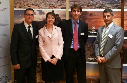 De g. à d. : Alcino Ribeiro, directeur France d’Air Europa, Nieves Perdomo, responsable de la promotion internationale à l’OT Tenerife, Romain Hordel, responsable commercial France d’Air Europa et Alberto Barnabe, DG de l’OT Tenerife De g. à d. : Alcino Ribeiro, directeur France d’Air Europa, Nieves Perdomo, responsable de la promotion internationale à l’OT Tenerife, Romain Hordel, responsable commercial France d’Air Europa et Alberto Barnabe, DG de l’OT Tenerife