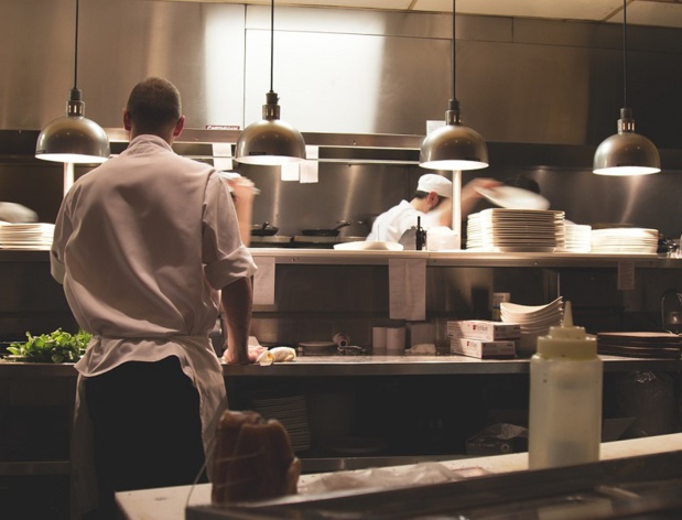 Hervé Bécam (UMIH) : "Le marché de l’hôtellerie-restauration est porteur et se développe. Nous sommes désespérément à la recherche de collaborateurs. C’est un phénomène qui nous préoccupe beaucoup" - DR : Pixabay