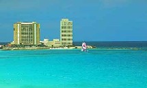 Dans combien de temps Cancun sera-t-elle apte à recevoir des touristes, nul ne peut le dire pour l'instant mais certains TO n'anticipe pas un retour sur la riviera Maya avant le 13 novembre au plus tôt.