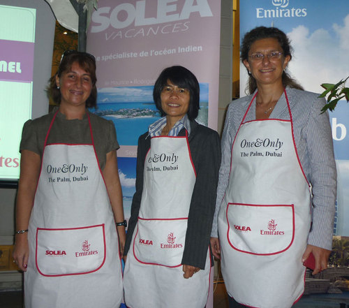 Aux côtés de Nathalie Bueno, directrice commerciale de Solea Vacances, Anne-Marie Coignard (Kerzner International) et Chong Mayupun (Emirates) Aux côtés de Nathalie Bueno, directrice commerciale de Solea Vacances, Anne-Marie Coignard (Kerzner International) et Chong Mayupun (Emirates)