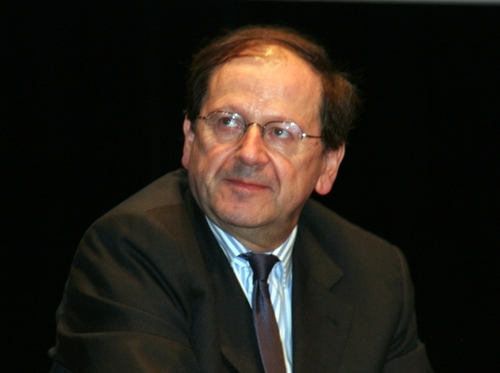 Hervé Novelli, secrétaire d'Etat au Tourisme, veut « Mobiliser sur tous les fronts pour l'investissement touristique », l'un des thèmes des séance plénières Hervé Novelli, secrétaire d'Etat au Tourisme, veut « Mobiliser sur tous les fronts pour l'investissement touristique », l'un des thèmes des séance plénières