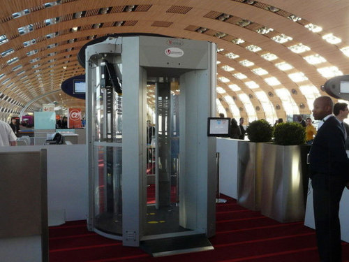 Le scanner corporel à l'aéroport de Roissy, entré en vigueur fin février / DR © Anne Lombardo Le scanner corporel à l'aéroport de Roissy, entré en vigueur fin février / DR © Anne Lombardo