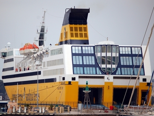 « Corsica Ferries fait face à deux problèmes majeurs : d'un côté, nous craignons la suppression de l'aide sociale aux passagers et de l'autre que la délégation de service public (DSP) de la SNCM s'étende à Toulon... »