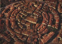La célèbre ville ronde de Bram dans l'Aude. La célèbre ville ronde de Bram dans l'Aude.