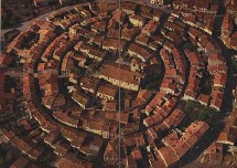 La célèbre ville ronde de Bram dans l'Aude.