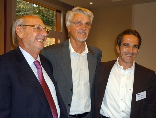 Aimé Jacquet, le héros de la coupe du monde de football 1998 entouré de entouré de Jean Korcia et José Martinez a eu droit à une standing ovation Aimé Jacquet, le héros de la coupe du monde de football 1998 entouré de entouré de Jean Korcia et José Martinez a eu droit à une standing ovation