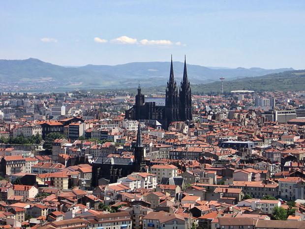 Clermont-Ferrand vu de Montjuzet - photo wikicommons Fabien1309