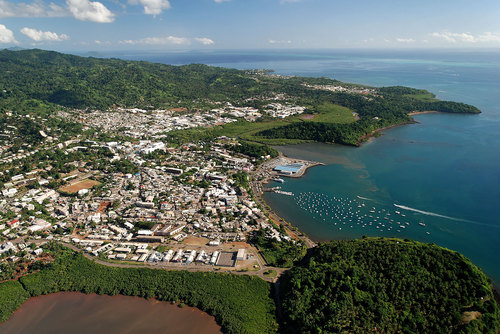 Le port de Mamoudzou en vue aérienne - DR : OT Mayotte.