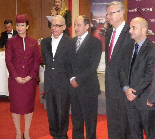 Au centre Akbar Al Baker, PDG de Qatar Airways Au centre Akbar Al Baker, PDG de Qatar Airways