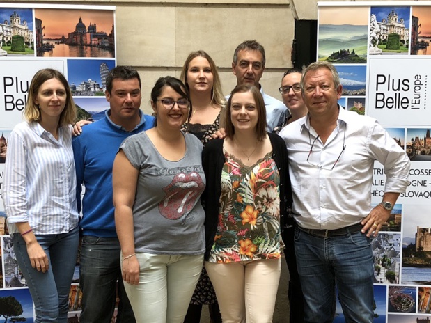 L'équipe de Plus Belle l'Europe est heureuse de vous présenter ses nouveautés. L'équipe de Plus Belle l'Europe est heureuse de vous présenter ses nouveautés.