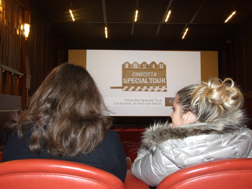 La visite de la Cinecittà débute par le visionnage de petits films - DR : C.Ex. - TourMag.com La visite de la Cinecittà débute par le visionnage de petits films - DR : C.Ex. - TourMag.com