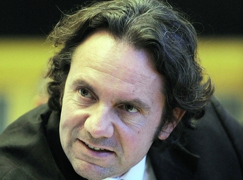 « Je souhaite des avancées concrètes pour que les touristes soient mieux accueillis lorsqu'ils arrivent en France dans nos gares et nos aéroports...» « Je souhaite des avancées concrètes pour que les touristes soient mieux accueillis lorsqu'ils arrivent en France dans nos gares et nos aéroports...»