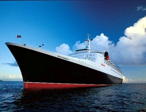 A bord de ses trois unités, la Cunard Line accueille une clientèle en quête de tradition, d'authenticité, de service et d'élégance.   L'essentiel du trafic est assuré par des passagers issus des marchés britannique (50 %) et nord américains... /p