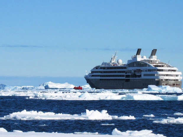 Le Boréal n'a pas pu franchir l'arctique - crédit photo : Ponant