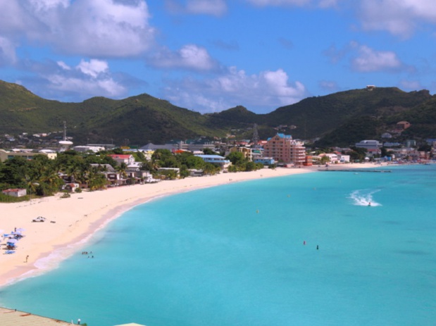 Saint-Martin : un an après l'ouragan Irma, l'île reprend doucement des couleurs