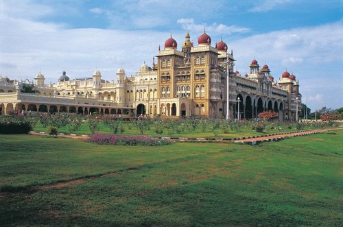 Le palais de Mysore, un des monuments les plus visités du pays se trouve dans la région
