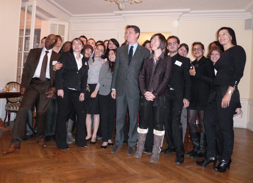 Autour du médiateur Thierry Baudier, de Emmanuelle Llop et Laurence Jegouzo, une partie de la promo Master Droit du Tourisme 2010/2011 Autour du médiateur Thierry Baudier, de Emmanuelle Llop et Laurence Jegouzo, une partie de la promo Master Droit du Tourisme 2010/2011