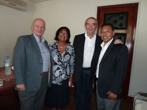 Irène Andreas, Ministre du Tourisme de Madagascar et Joël Randriamandranto, président de l'OT de Madagascar reçoivent Georges Colson, président du SNAV et Raoul Nabet, président de l'APST