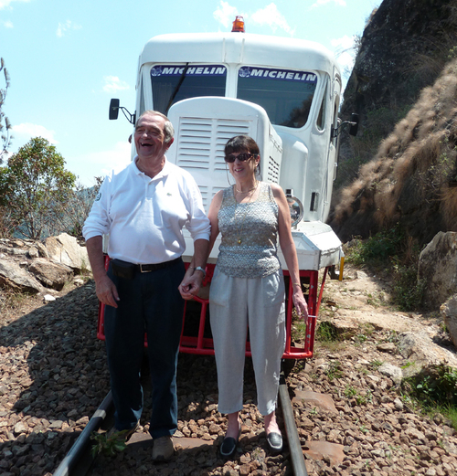 George Colson président du SNAV et Christine Baal, sa vice-présidente devant la Micheline ZM 517