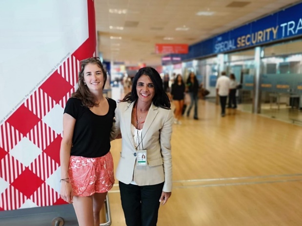 Julie Besson est l'heureuse gagnante du jeu Volotea - Crédit photo : Volotea