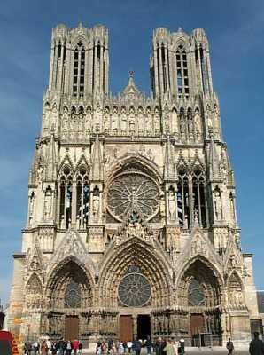 La Cathedrale de Reims, lieu de sacre des rois de France, s'est partagée la vedette avec Notre Dame de Paris.