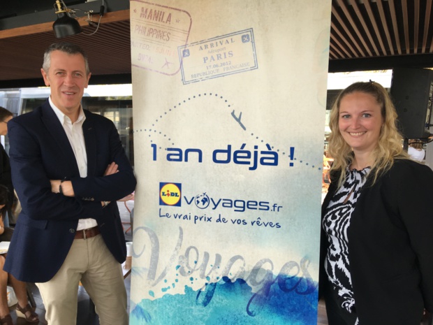 Michel Biero, directeur exécutif achats et marketing et Mélanie Lemarchand, la responsable de Lidl Voyages fête le premier anniversaire de Lidl Voyages. - CL