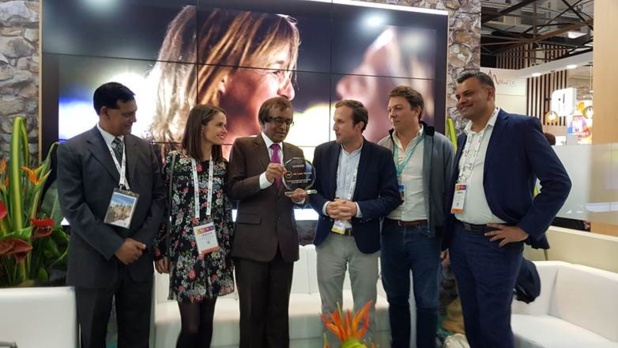 Monsieur Rechad Moolye, Secrétaire Adjoint au Ministre, Mathilde Vanneron, Responsable des Médias et du Digital pour l’OT de l’île Maurice (Aviareps), l’honorable Anil Gayan, Ministre du Tourisme Mauricien, Nicolas De Dianous et Florian Dagron, Directeurs associés de We Like Travel (ayant réalisé l’étude), Monsieur Arvind Bundhun, Directeur de l’Office du Tourisme de l’île Maurice - photo : OT Île Maurice