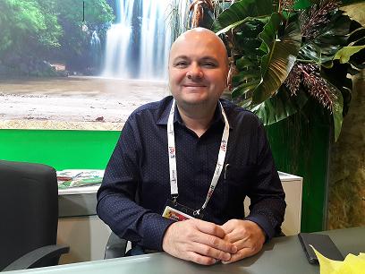 Hermes Navarro, Directeur du Développement touristique et des Relationes aériennes sur son stand à Top Resa.MS.