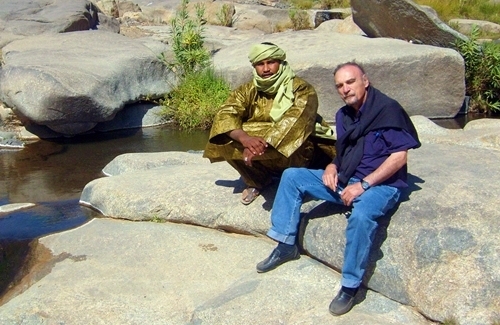 Maurice Freund de Point Afrique, a décidé de suspendre ses activités dans la région après la mort des deux otages français au Niger.   Ses derniers vols sur Mopti (Mali) serviront à rapatrier les 1000 clients qui se trouvent encore sur place.