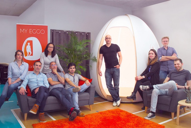 My Eggo : cabine de modélisation 3D, munie de 400 minuscules appareils photos - DR My Eggo : cabine de modélisation 3D, munie de 400 minuscules appareils photos - DR